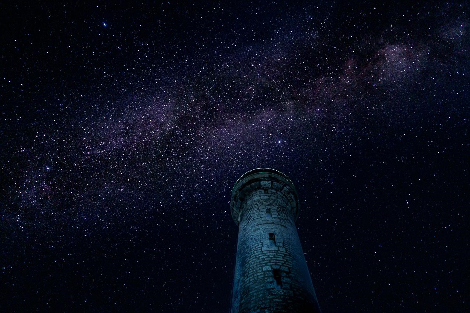 Phare de Terre de Bas sous la voie lactée © Fabien Lefebvre