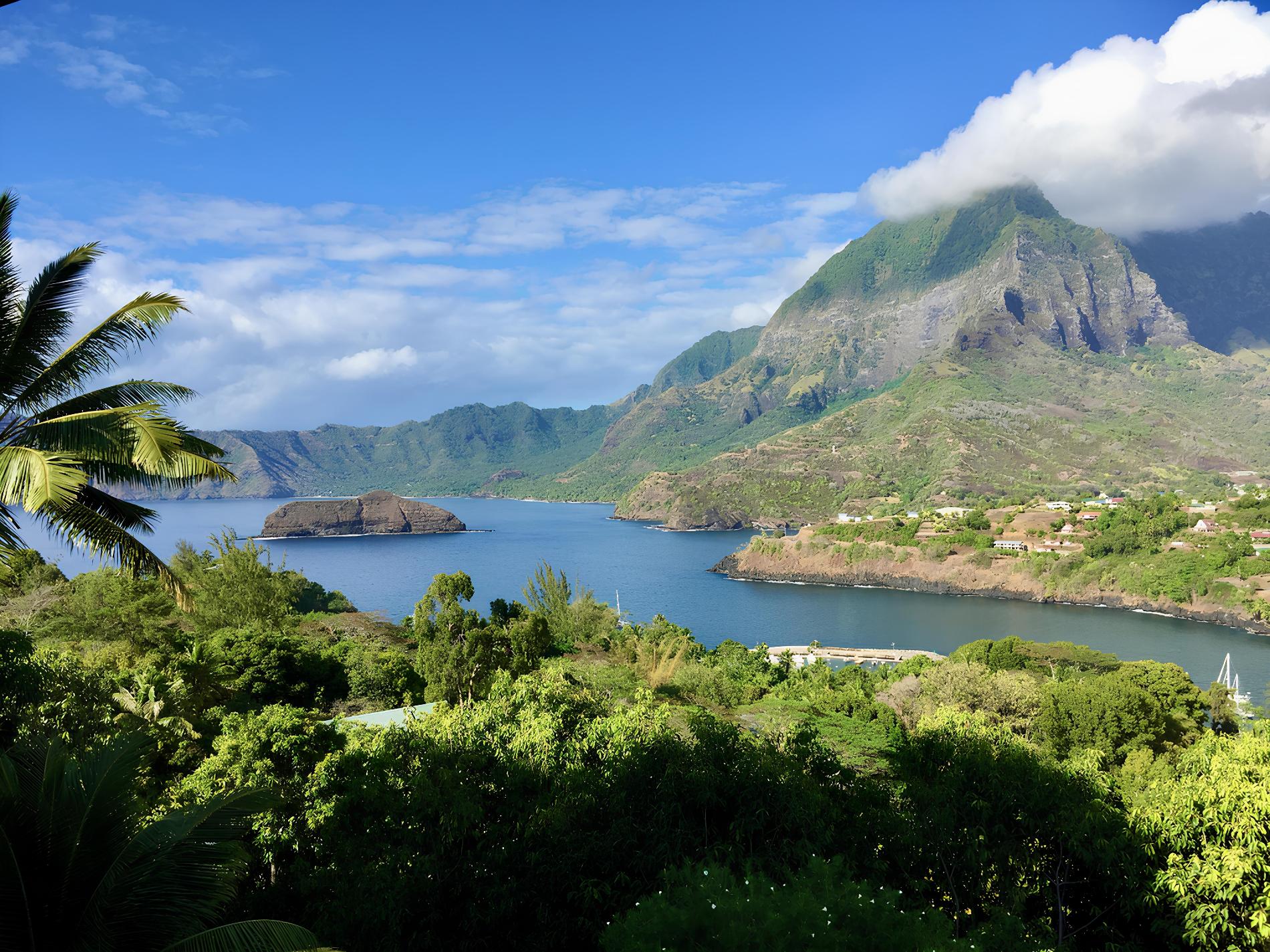 Mont temetiu depuis Atuona Hiva Oa © Mathieu Grellier