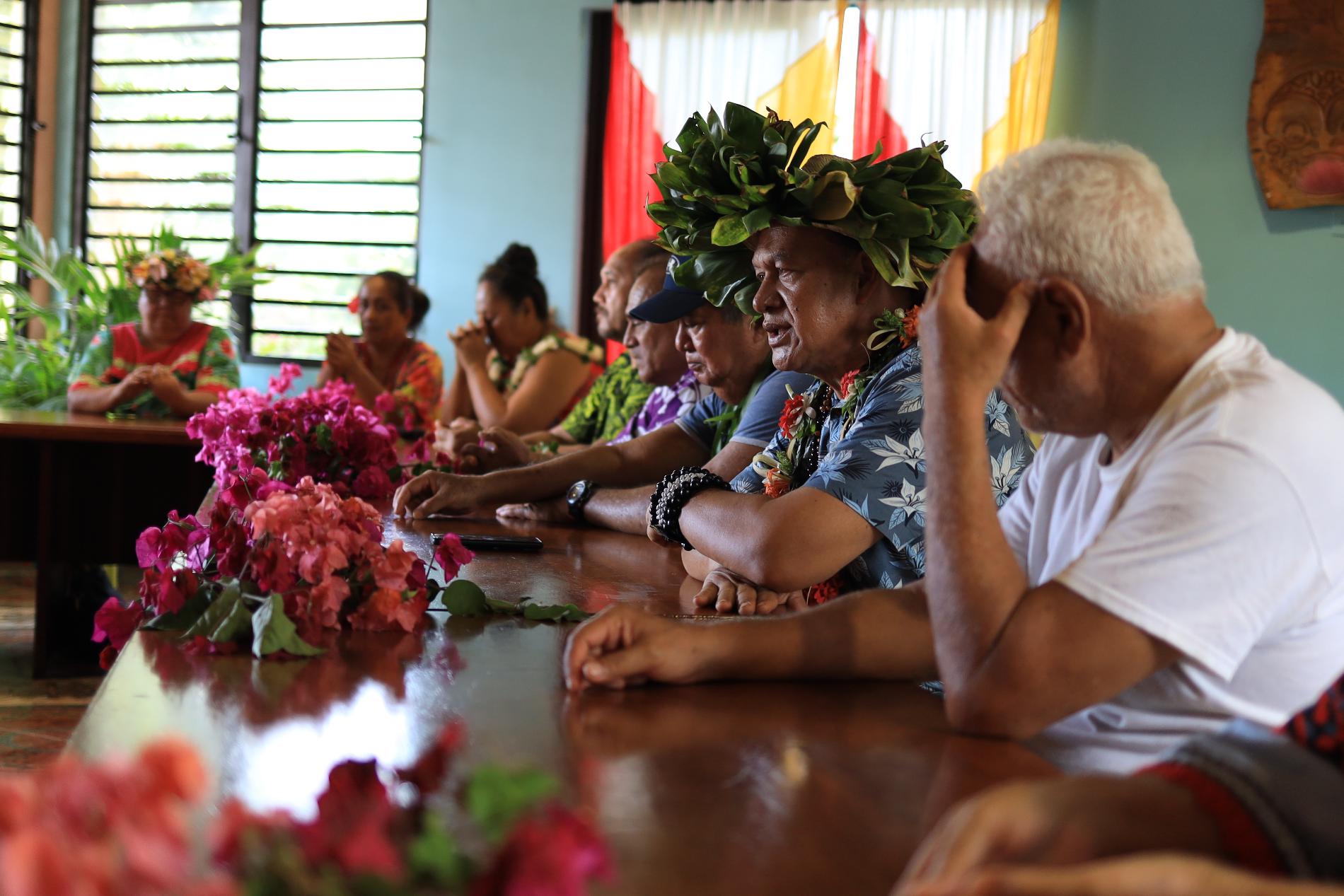 Réunion de présentation du dossier Unesco à la mairie de Ua Pou, en présence de Joseph Kaiha, *hakaiki* (maire) de l’île ©Tevai Maiau / Te Henua Ènata - Les îles Marquises