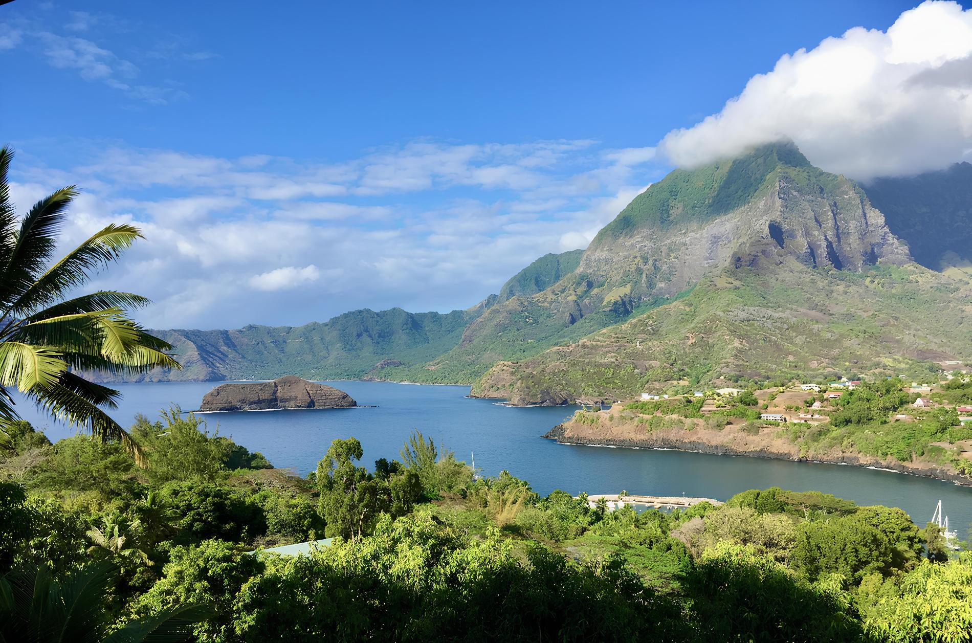 Mont temetiu depuis Atuona Hiva Oa © Mathieu Grellier