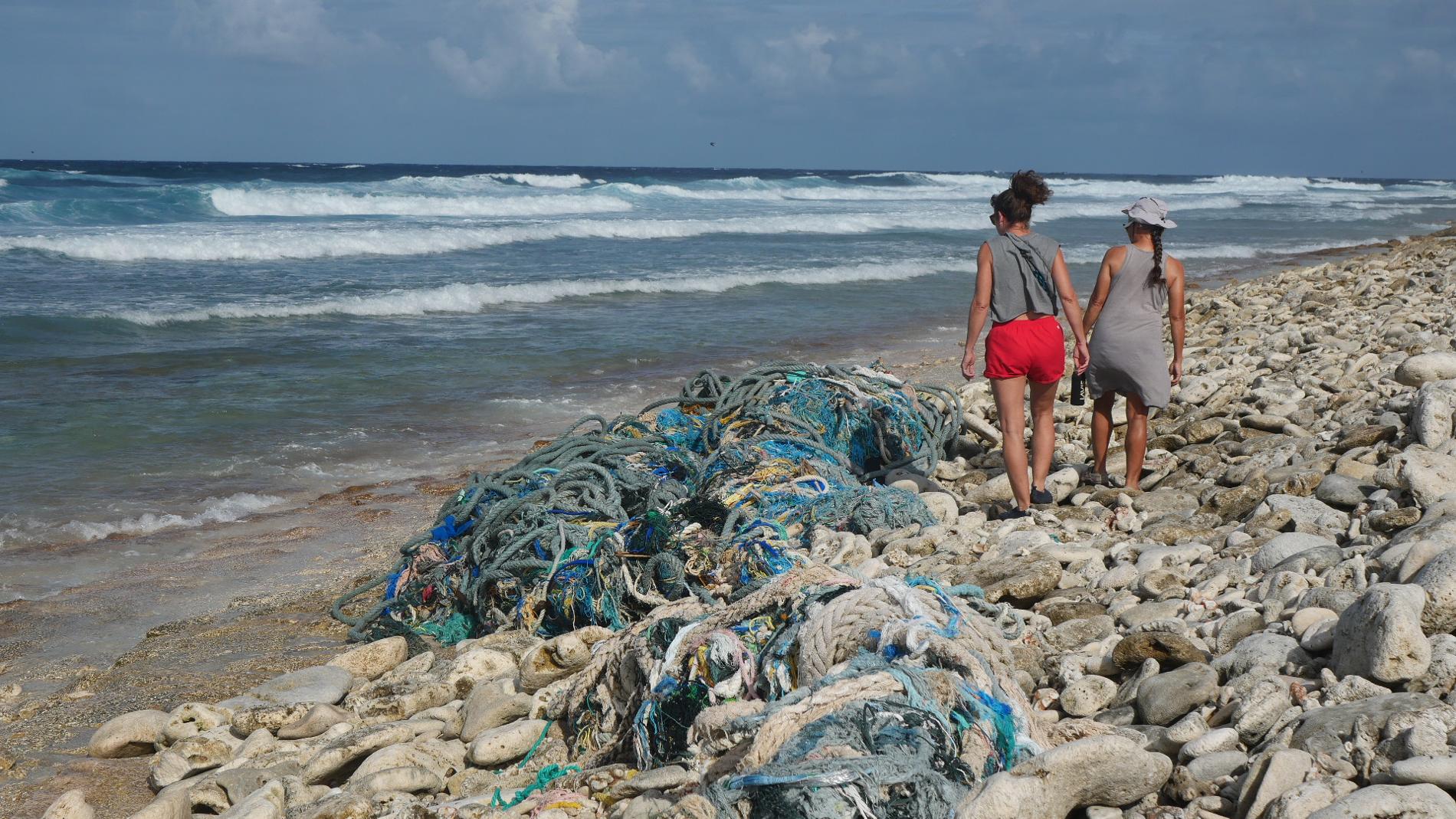 Déchet de pêche échoué sur la plage © Léna Margueron